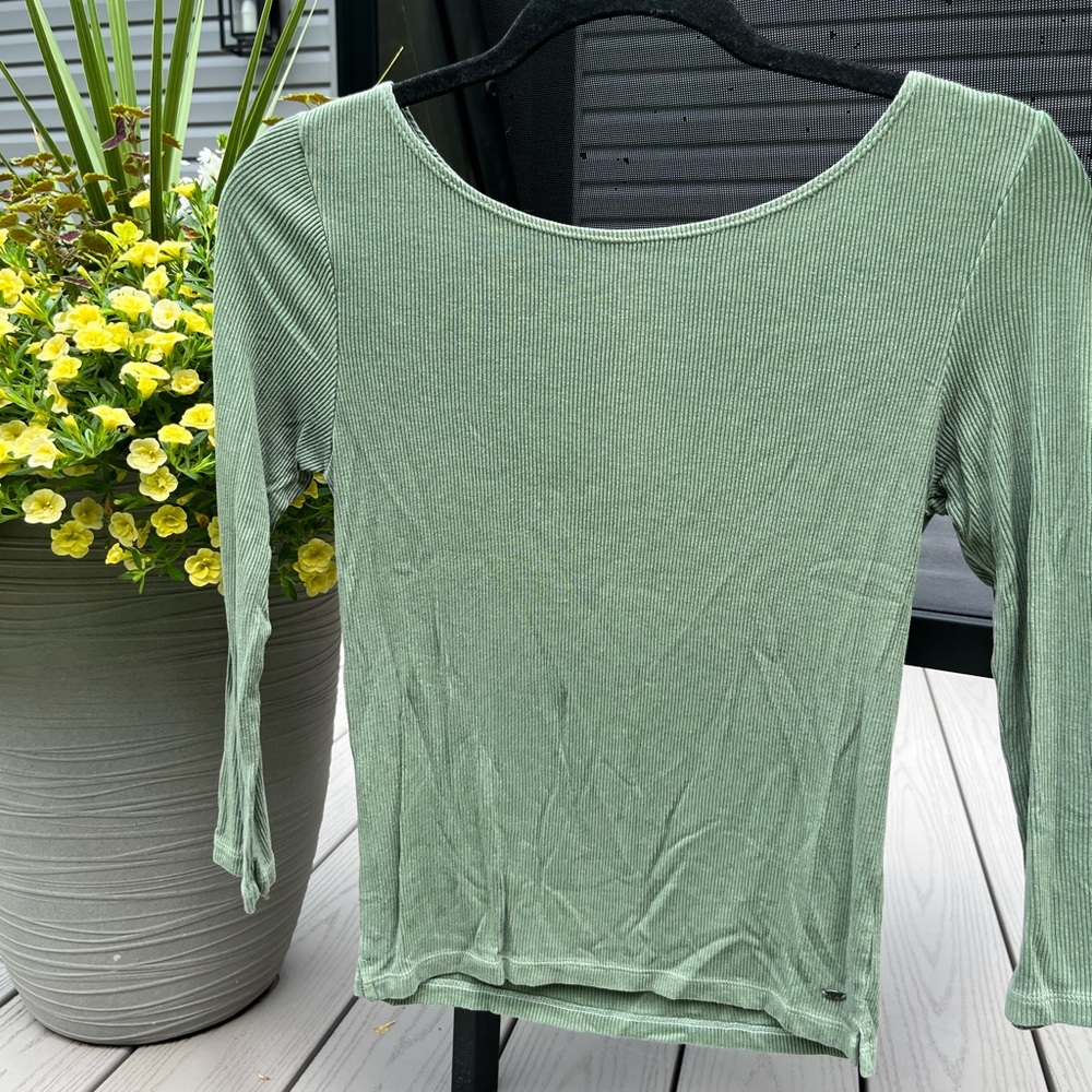 Light green, cropped long sleeve